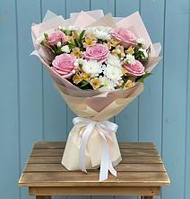 Букет цветов из:  Гвоздики, Орхидеи и Розы в Городце