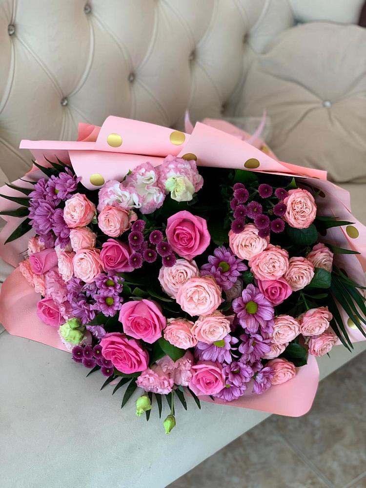 Букет цветов из: Хризантемы, Розы и Лизиантусы в Городце