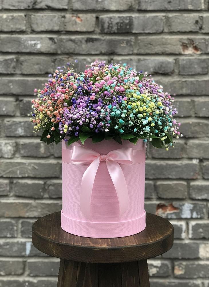 Цветочная композиция из Гипсофила и Розы в шляпной коробке в Городце