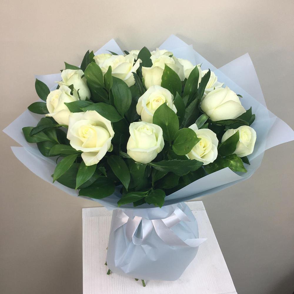 Букет 15 Белых роз Проуд в Городце