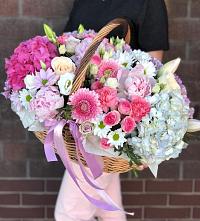 Композиция солнечный день в Городце Цветочная композиция из Розы, Хризантемы, Пионы и Лизиантусы в корзине в Городце