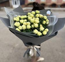 Букет Белые кустовые розы Солинеро в Городце