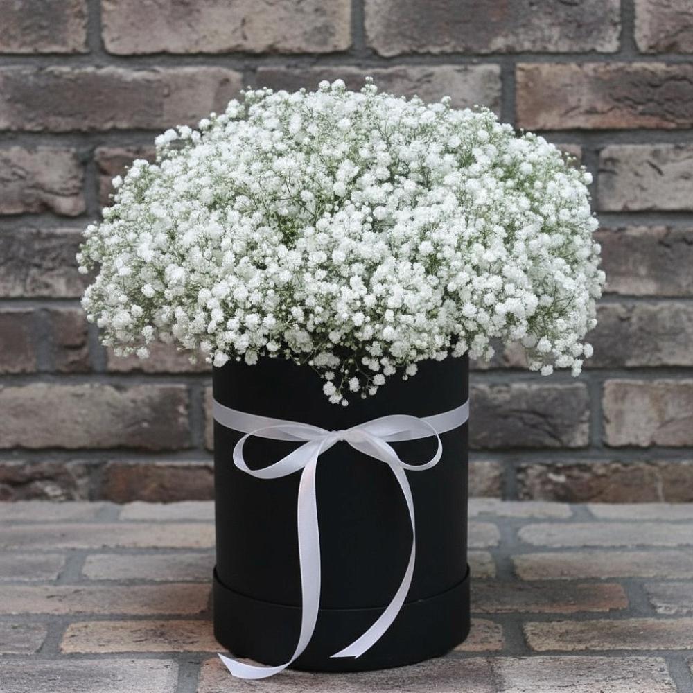 Цветочная композиция из Гипсофила в шляпной коробке в Городце