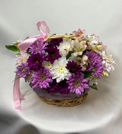 Цветочная композиция из Хризантемы и Альстромерии в корзине в Городце