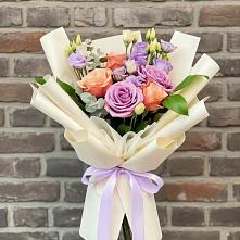 Букет цветов из:  Лизиантусы и Розы в Городце