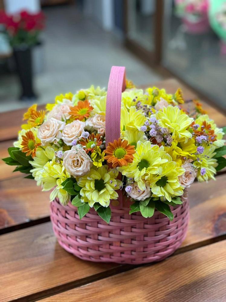 Цветочная композиция из Хризантемы и Розы в корзине в Городце