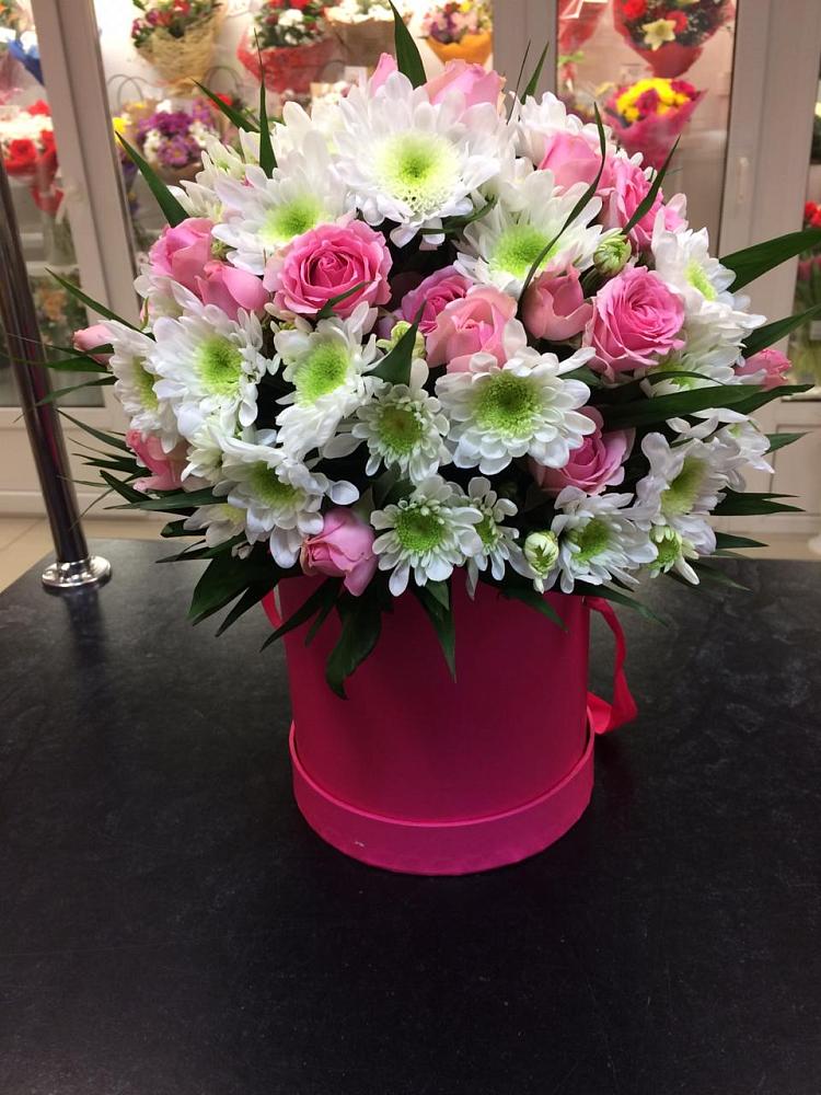 Цветочная композиция из Розы и Хризантемы в шляпной коробке в Городце