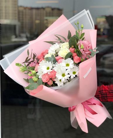 Букет цветов из: Розы, Лизиантусы и Хризантемы в Городце